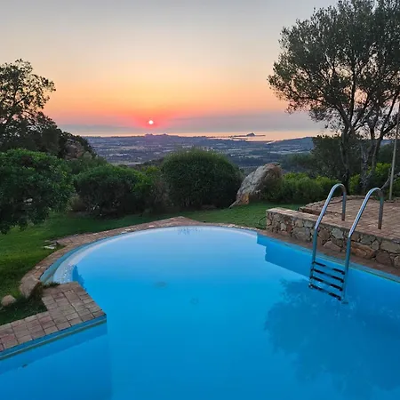 Su Tauloni * Is Molas